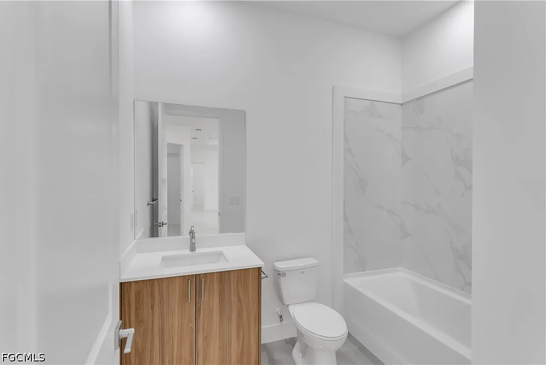 4 bed, 2.5 bath, 1885 sqft, $2,700 — Photo 3