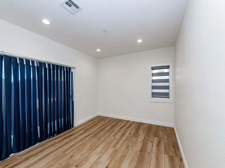 539 W Amerige Ave #B — Photo 10
