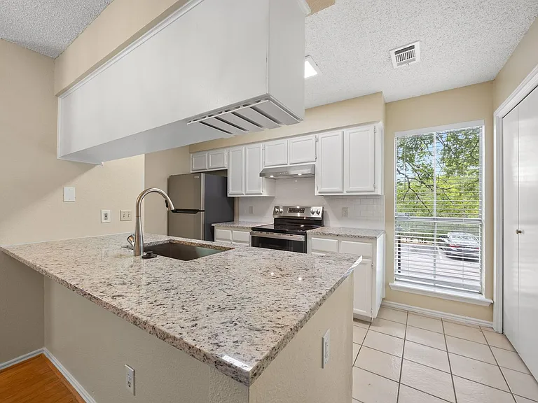 6715 Old Quarry Ln — Photo 9