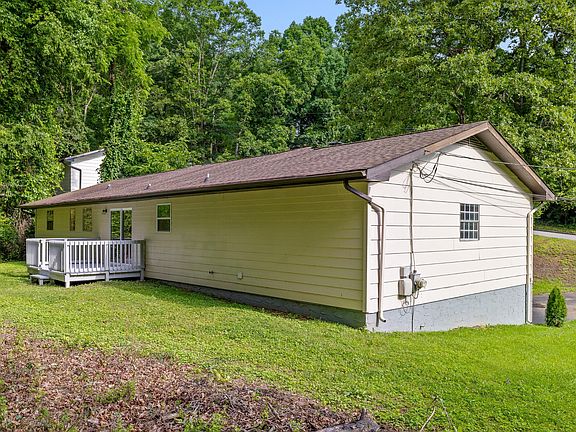 3rd image of 7001 Barter Dr