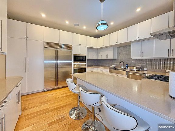 4th image of 9 Somerset Ln #Penthouse 608/614
