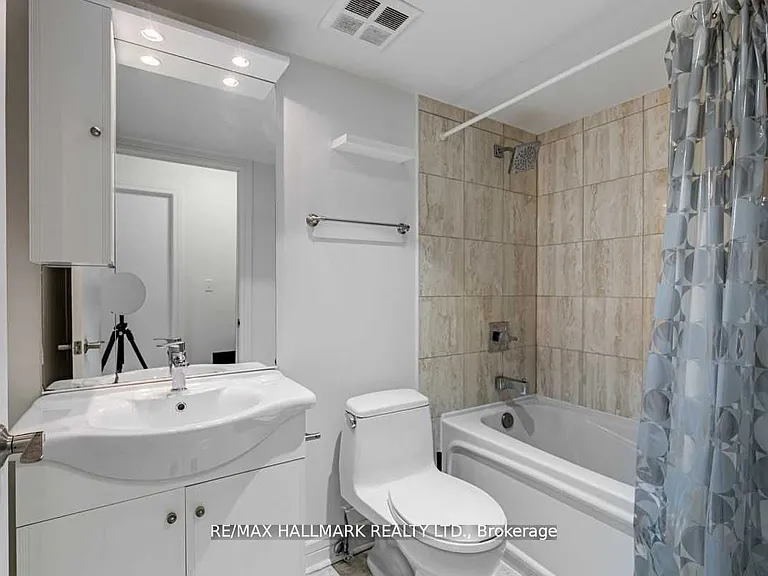 16 Harrison Garden Blvd #1102 — Photo 23
