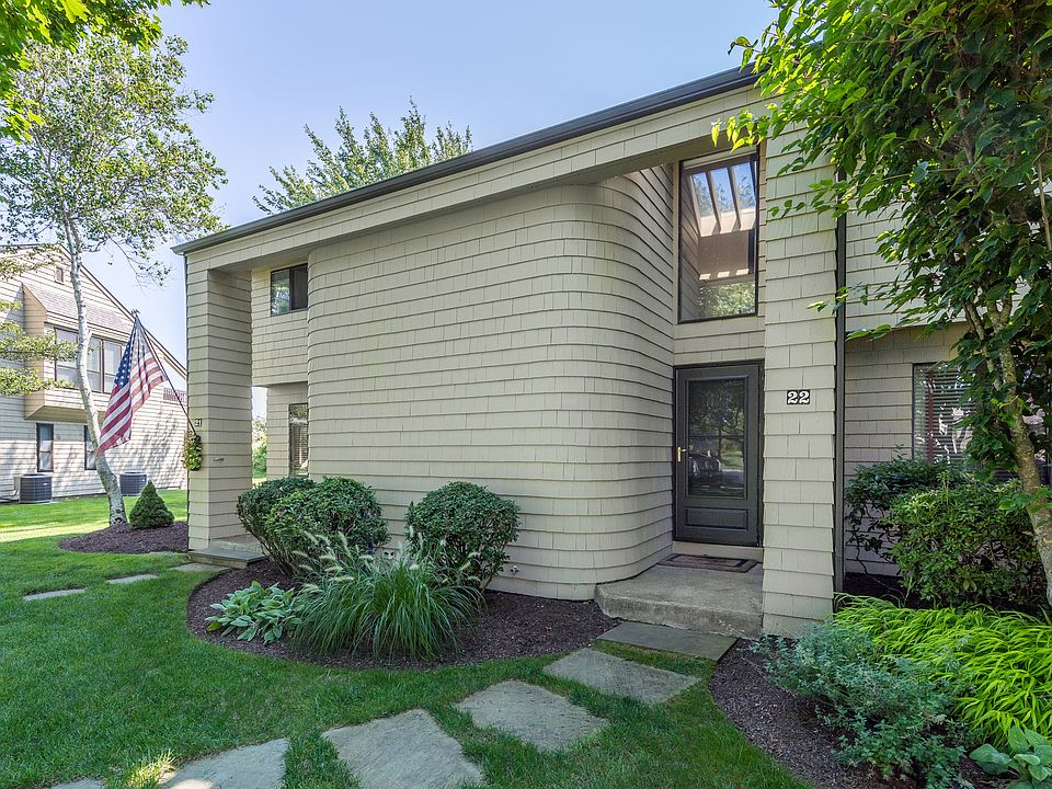 1st image of 52 Fairway Pl Unit 22