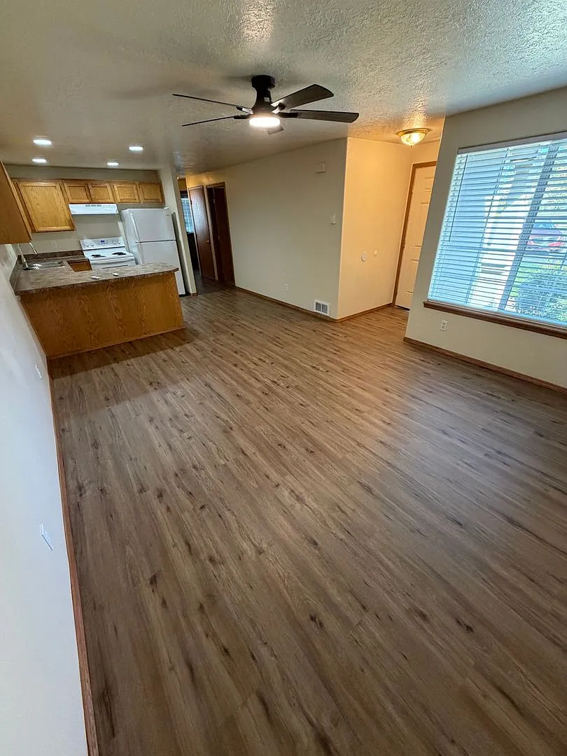 Charming Duplex in SE Salem — Photo 4