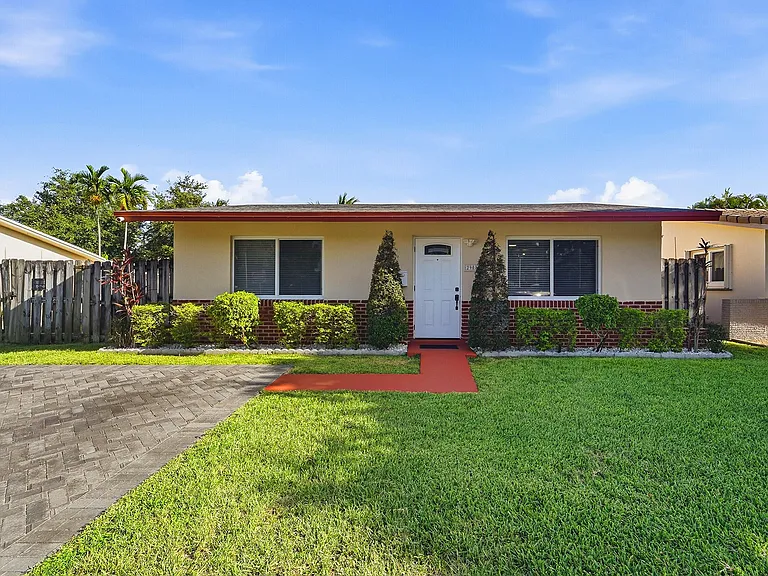 2908 NW 48th St — Photo 1