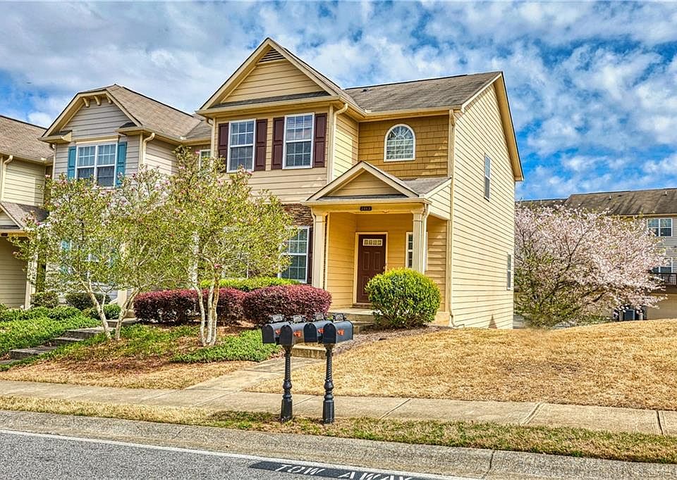 1st image of 2463 Suwanee Pointe Dr
