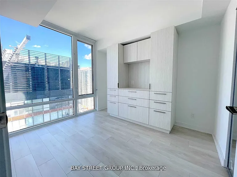 501 Yonge St #2203 — Photo 8