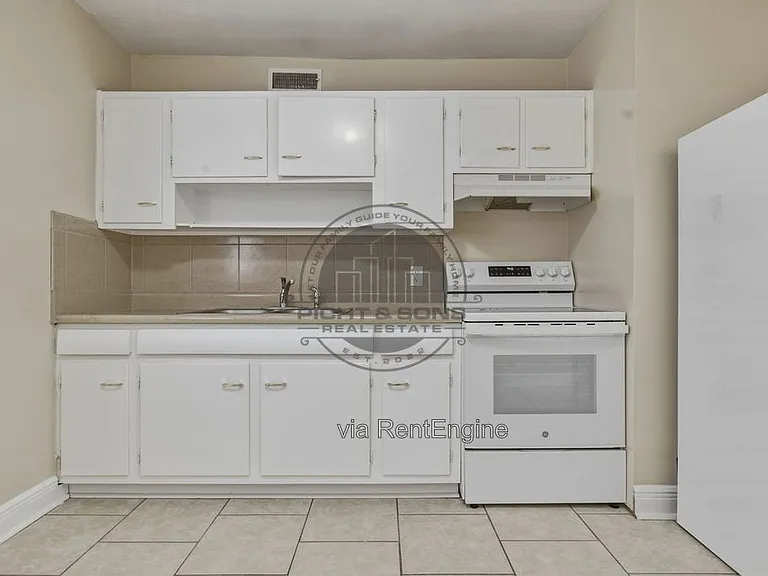 Capitol Village — Photo 13