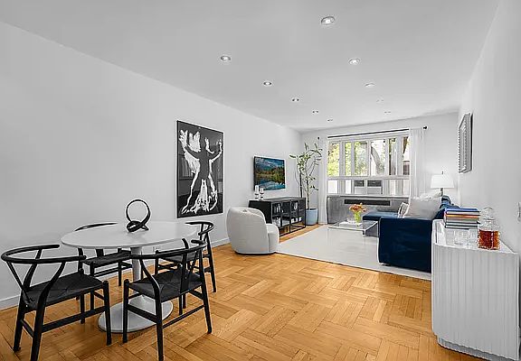 3rd image of 155 W 20th St APT 1E