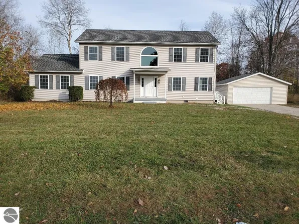7375 Ogemaw Dr, Mount Pleasant, MI 48858