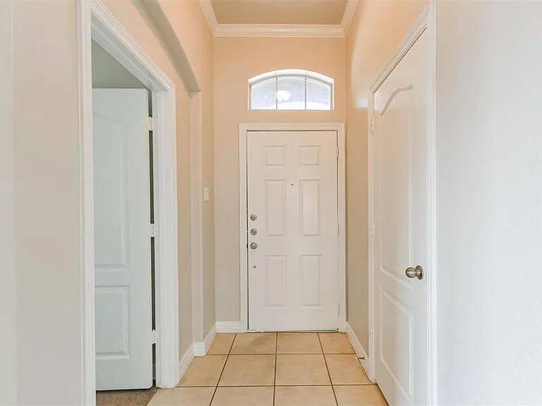 5802 Horse Prairie Dr — Photo 6