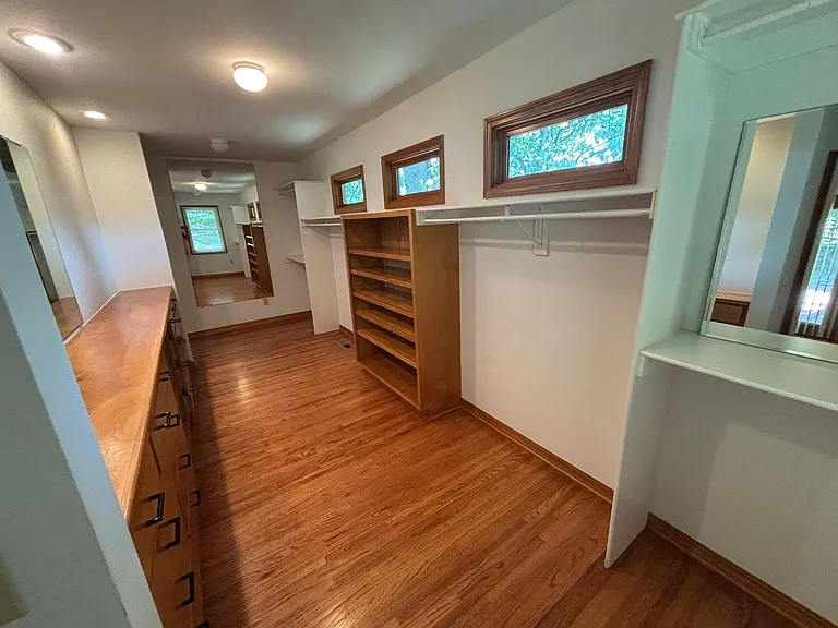 1054 N Eva Ave — Photo 14