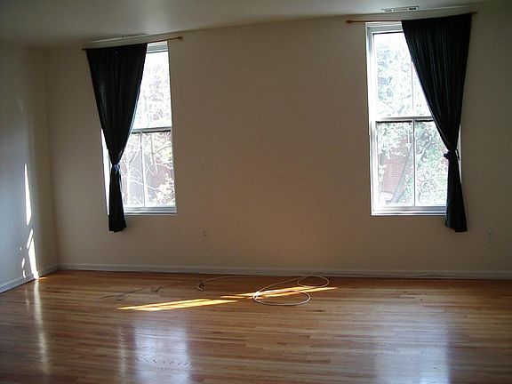 3rd image of 2049 Wallace St