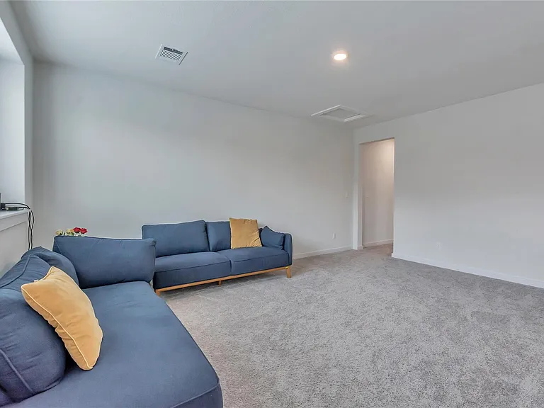 563 Saturnia Dr — Photo 14