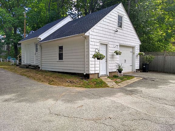 Garage / Workshop