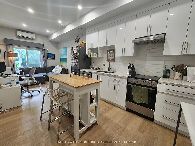 998 Bloor St W #4 — Photo 2