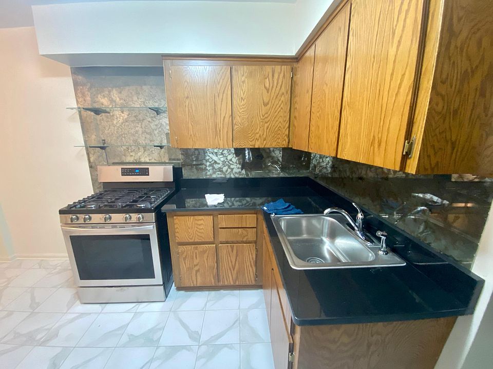 1st image of 8869 17th Ave #1