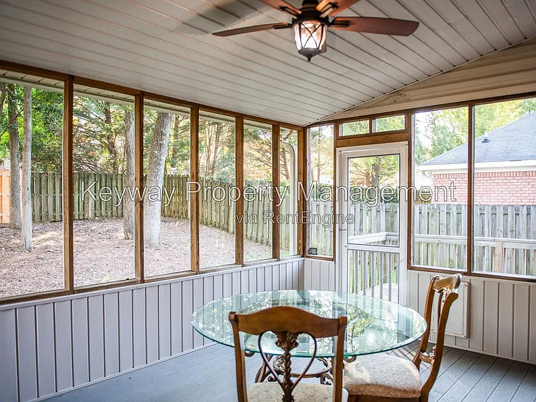 242 Stonington Dr — Photo 31