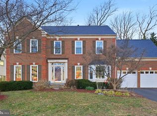 5012 Whisper Willow Dr, Fairfax, VA 22030