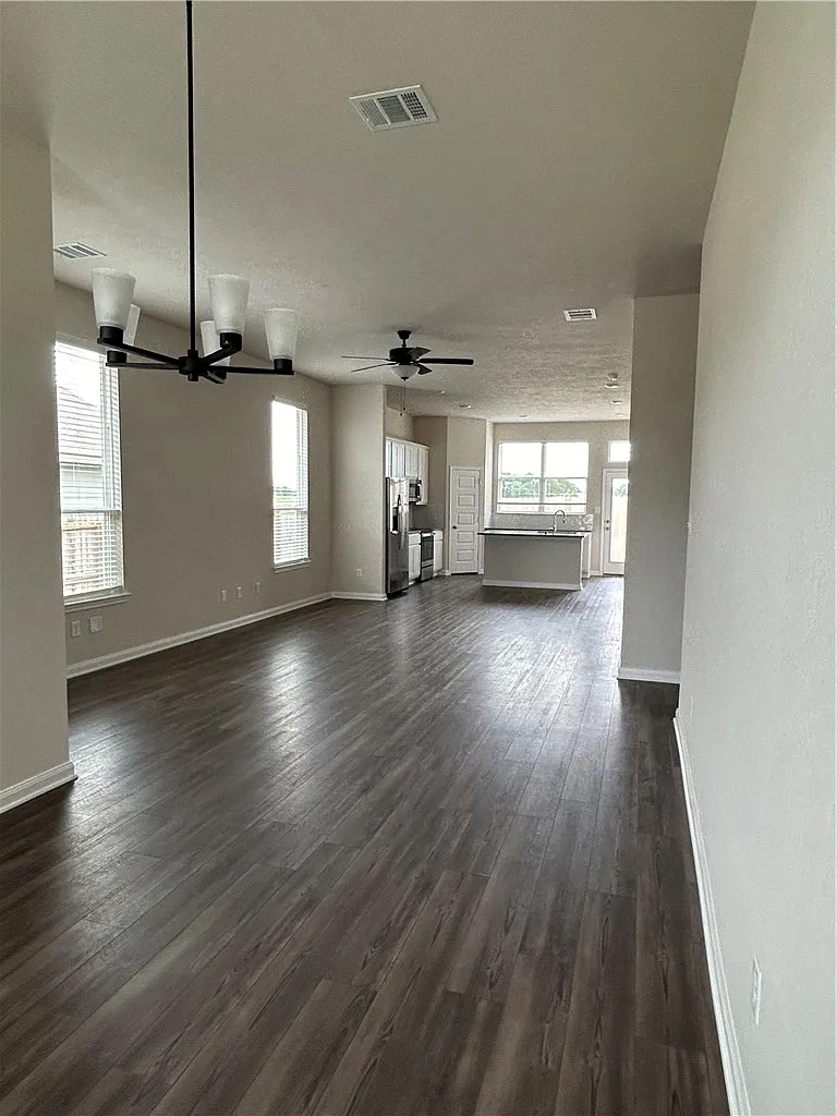3 bed, 1509 sqft, $2,000 — Photo 3