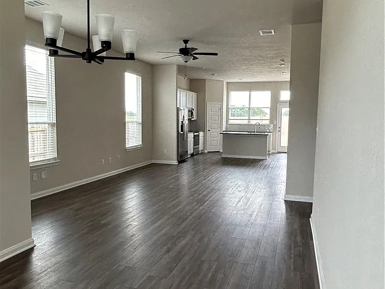 2204 Johnny Lyon Ct — Photo 3
