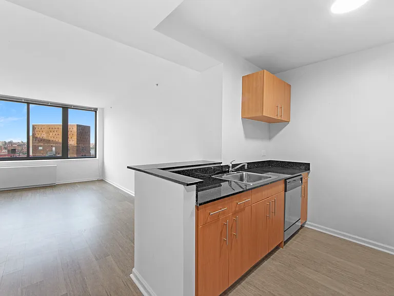 408 E 92nd St #28A — Photo 4