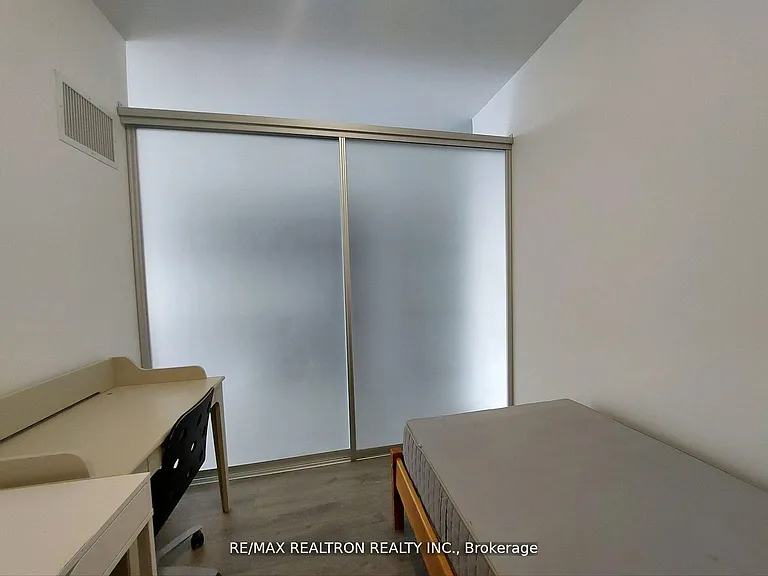297 College St #917 — Photo 21