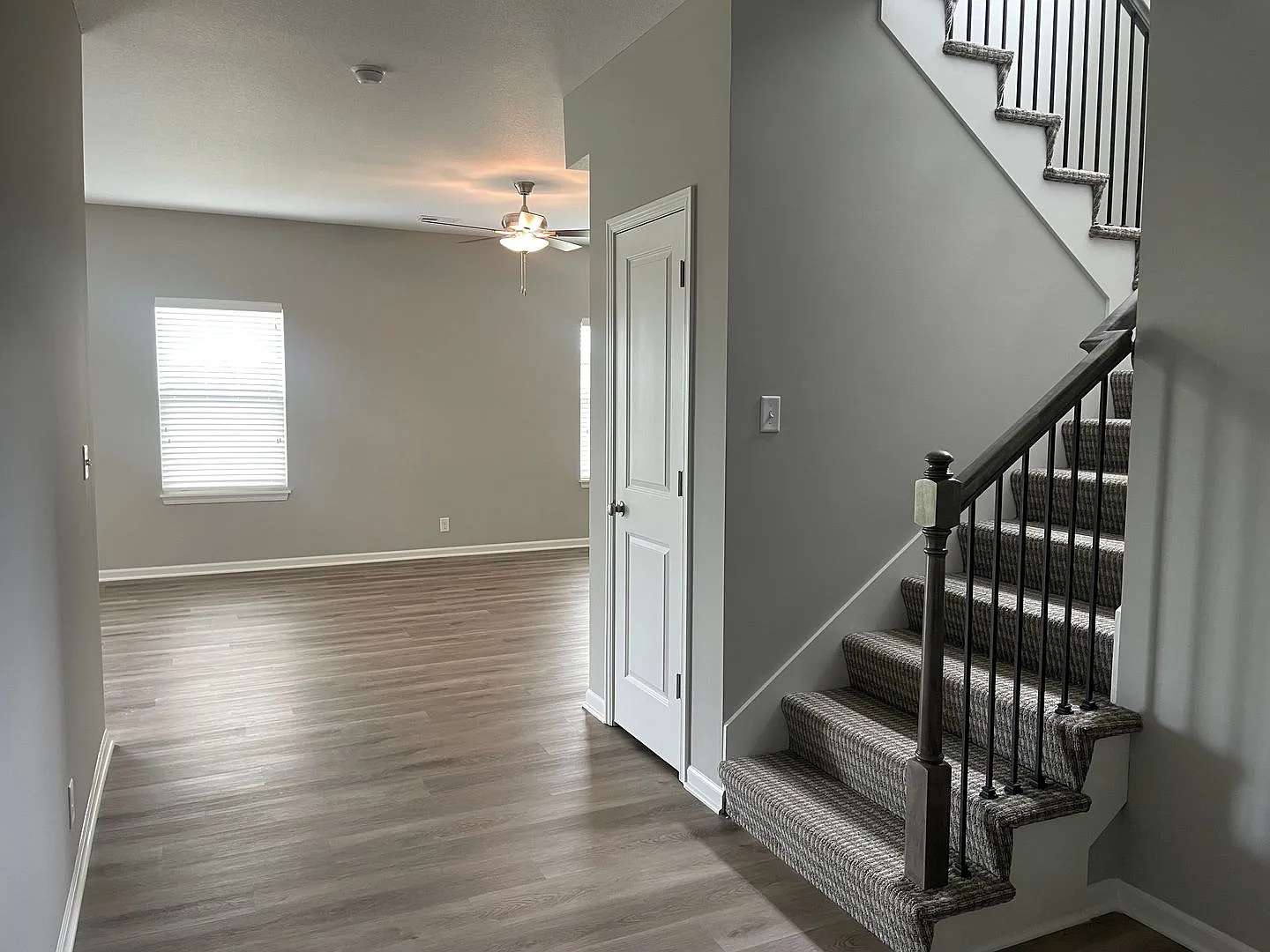 Stunning 4 Bedroom 2.5 Bathrooms - Coming Available Soon! — Photo 2