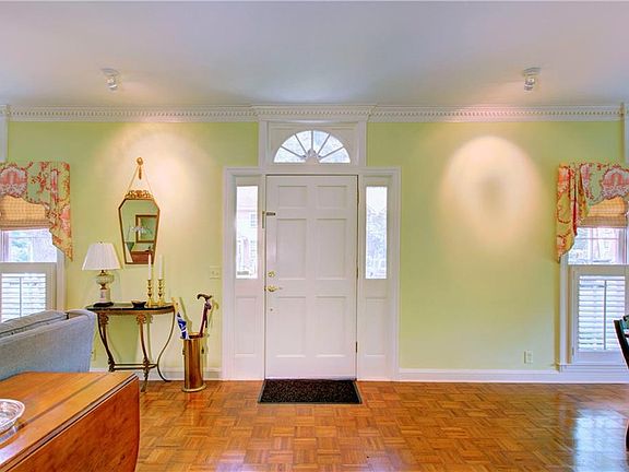 4th image of 798 Mallery St APT 27