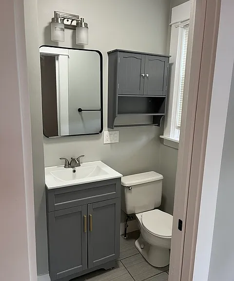 2nd Bath, Angle 1 off of Back Bedroom