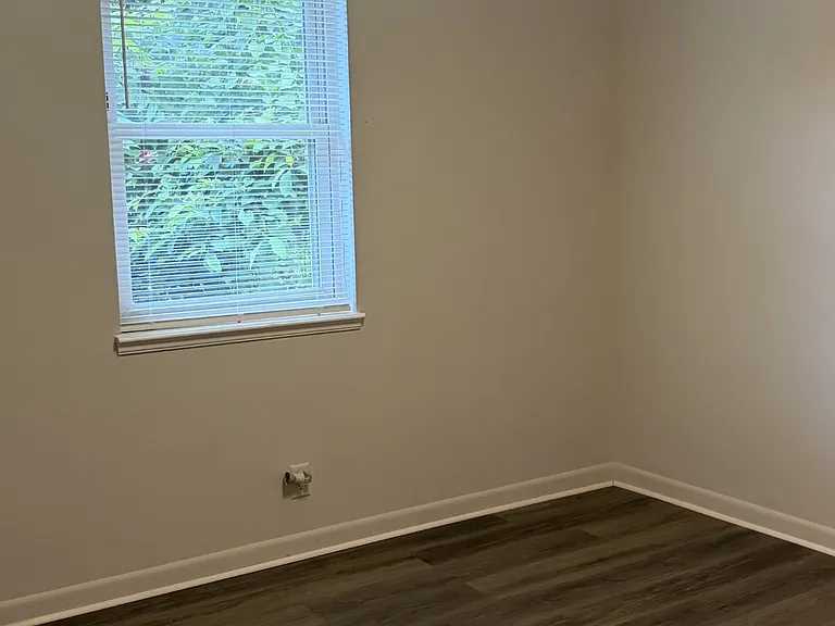 443 Cedarmont Dr — Photo 16