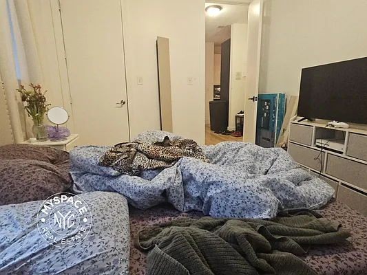 Bedroom, photo 1