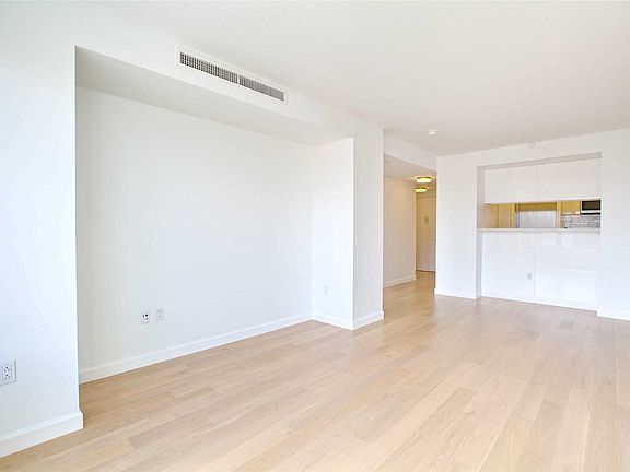 3rd image of 13835 39th Ave APT 6F