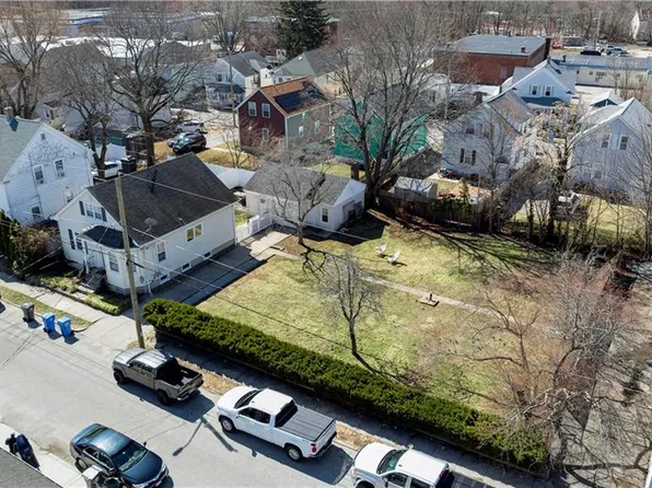 42 Victoria Ave, Cranston, RI 02920