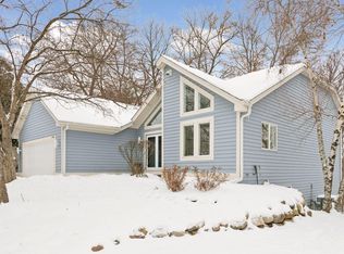 11984 Saint Albans Hollow Dr, Minnetonka, MN 55305