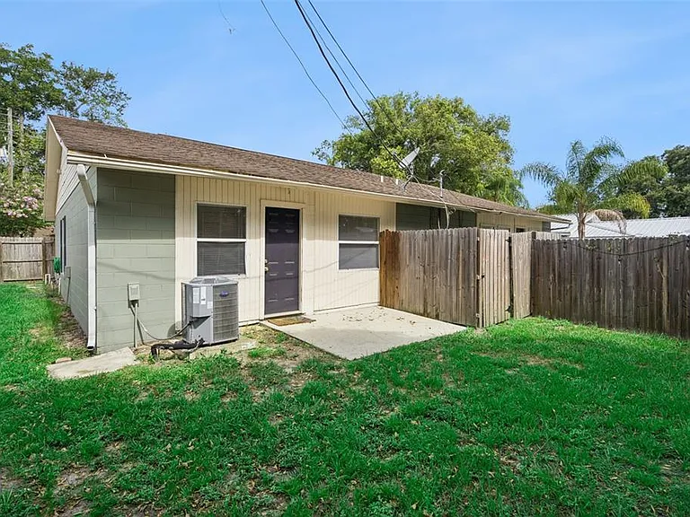 2725 Mayer St — Photo 26
