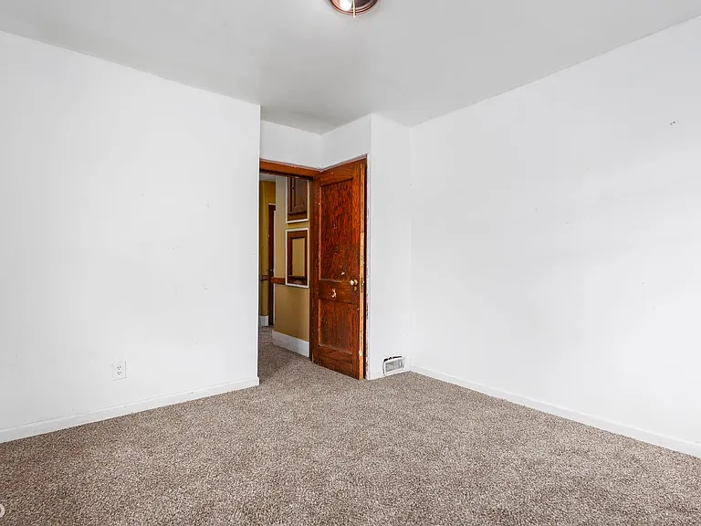 5421 Toledo St — Photo 36