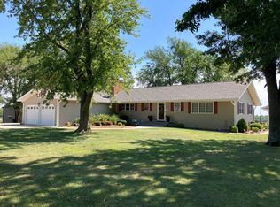 515 E Miller Rd, Iola, KS 66749