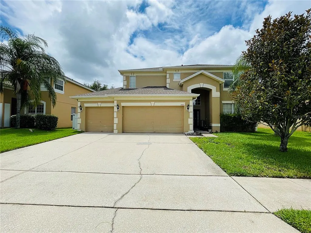 5 bed, 4.5 bath, 2872 sqft, $3,200 — Photo 1