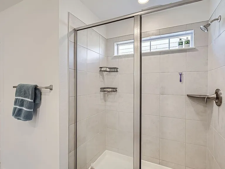 12885 Bay St — Photo 33