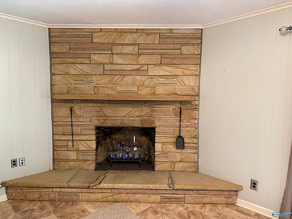 4th image of 4800 Mountain Crest Dr
