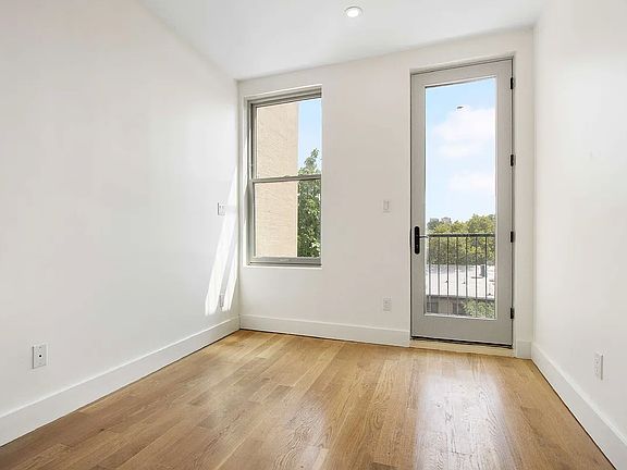 4th image of 924 Myrtle Ave APT 6C