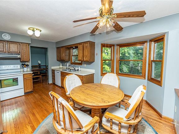5th image of 9312 Pleasant Lake Blvd