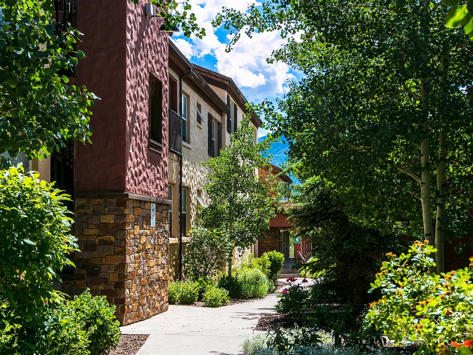 Middle Creek Village — Photo 4