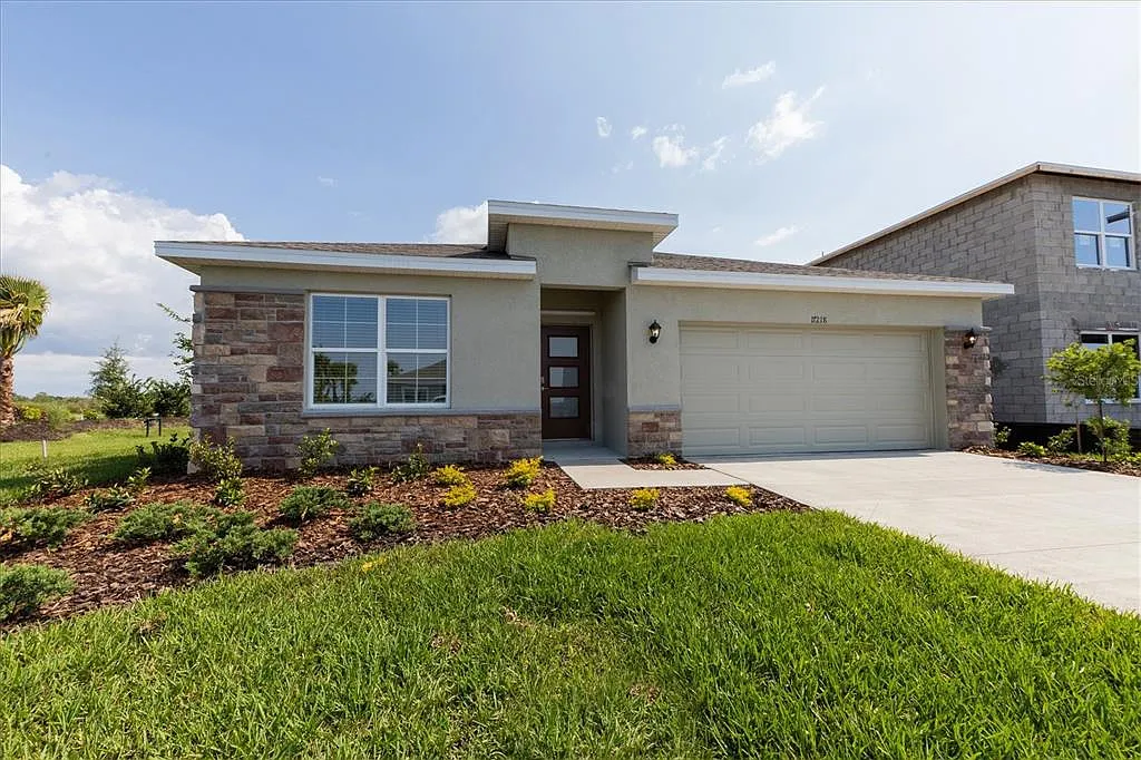 4 bed, 2.0 bath, 1828 sqft, $3,300 — Photo 1