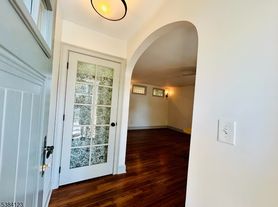 60 James St, Bloomfield, NJ