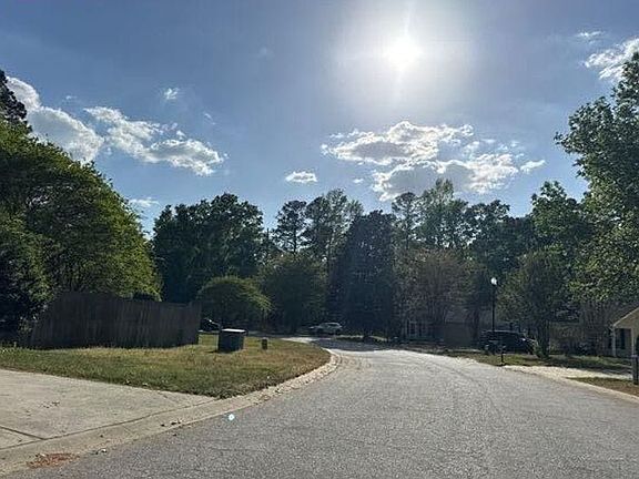 5th image of 731 Burnside Dr