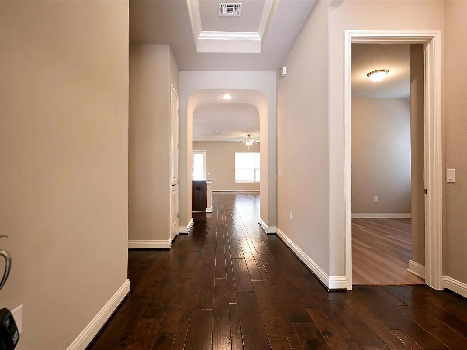 3 bed, 2.0 bath, 2242 sqft, $2,500 — Photo 4