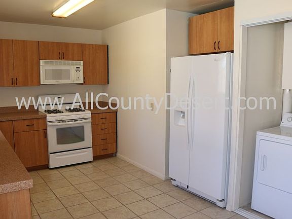 5th image of 2466 N Aurora Dr