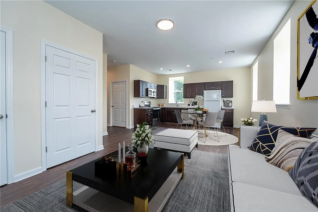 2 bed, 1.0 bath, 1000 sqft, $1,500 — Photo 2
